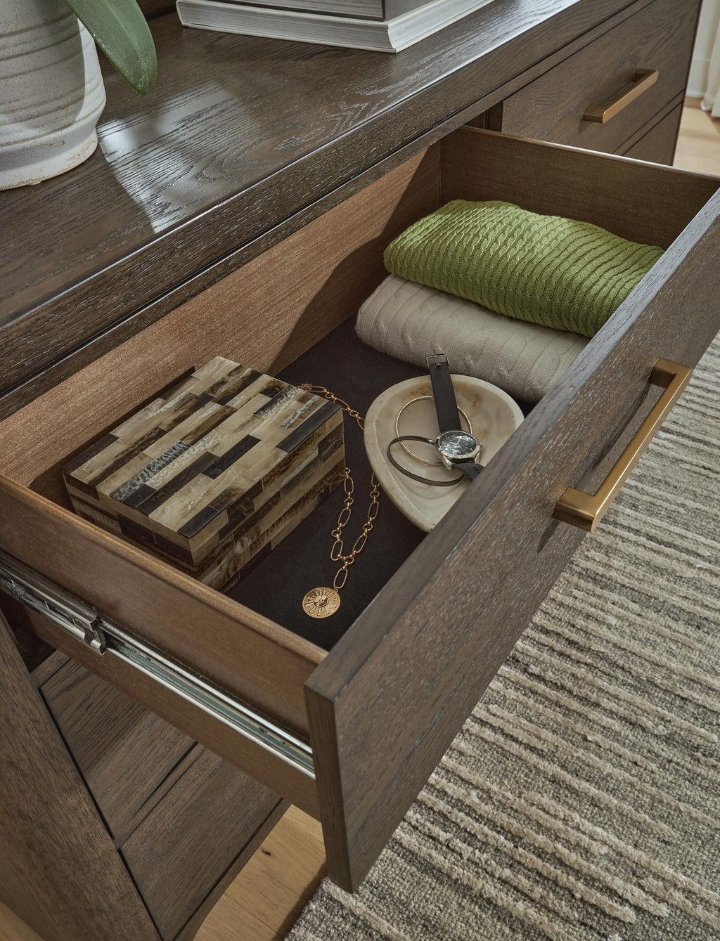 Commode marron foncé avec miroir