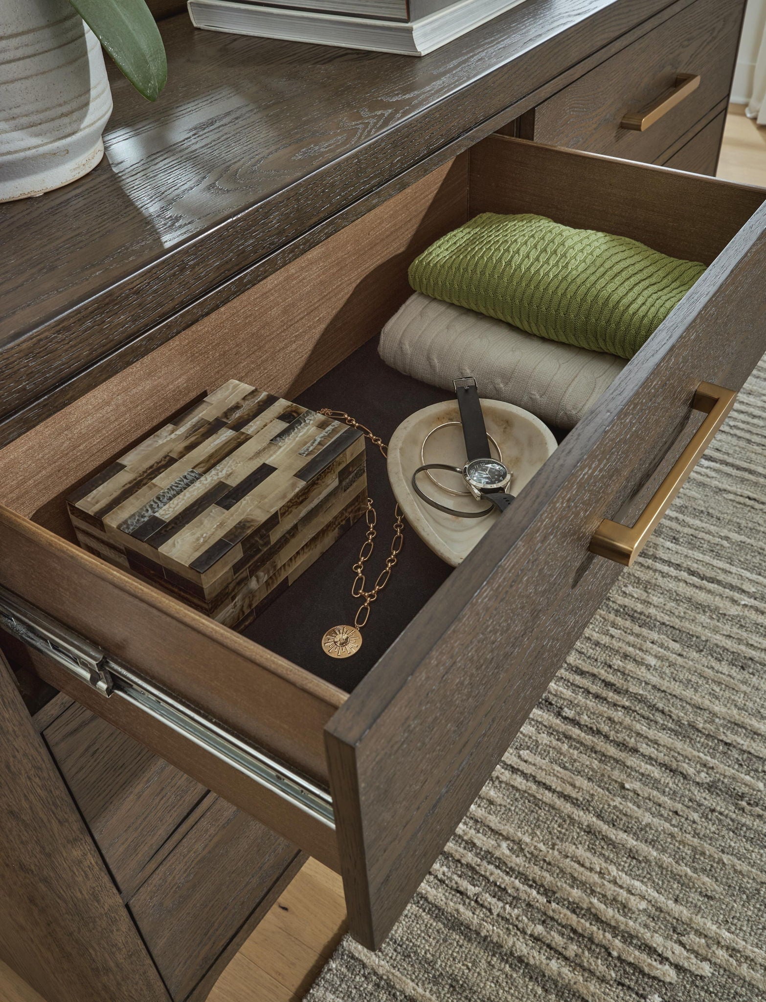 Commode marron foncé avec miroir