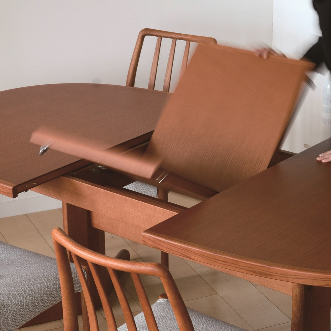 Table à manger extensible en chêne et noyer