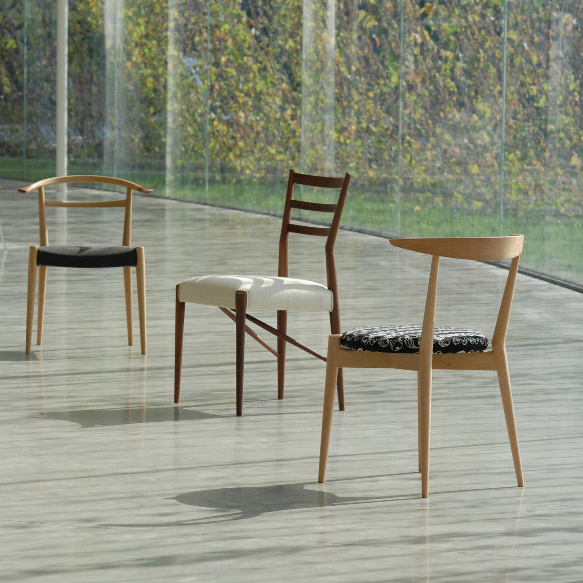 Chaise de salle à manger en noyer
