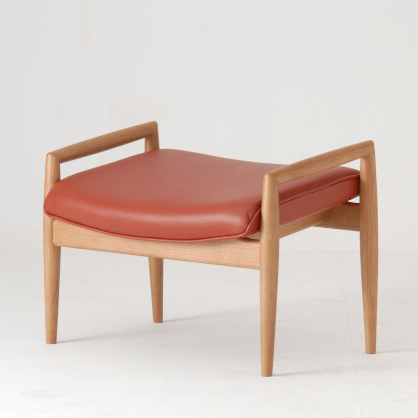Tabouret en chêne et noyer, tissu et cuir