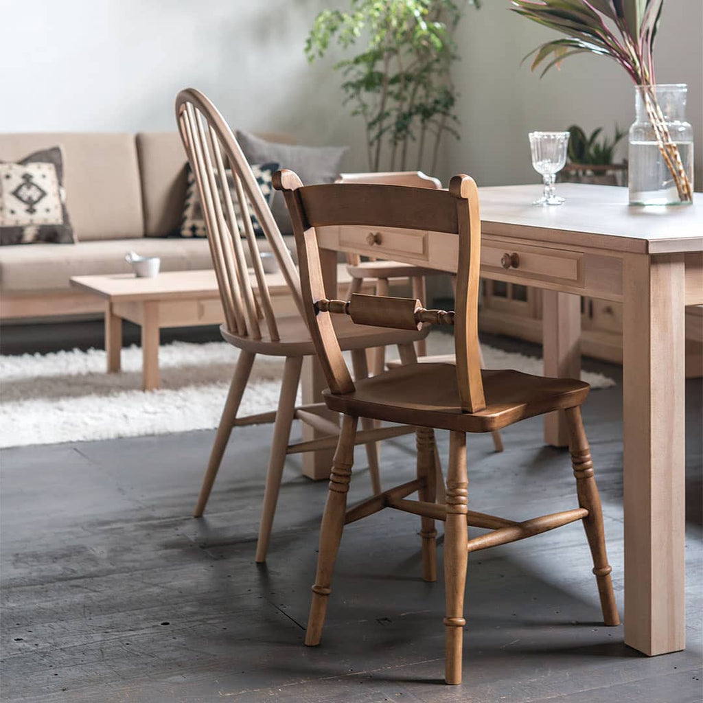 Chaise de salle à manger haute en bouleau